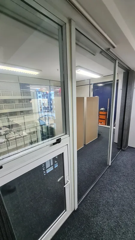 Película refletiva aplicada em sala executiva em Alphaville, Barueri