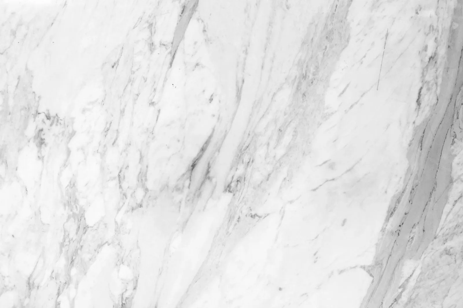 Tampo de mármore branco com veios naturais