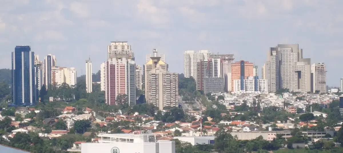 Skyline de Alphaville, em Barueri: torres residenciais e corporativas