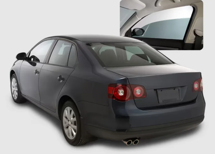 Carro com película de controle solar G35: vista externa e detalhe da vista interna